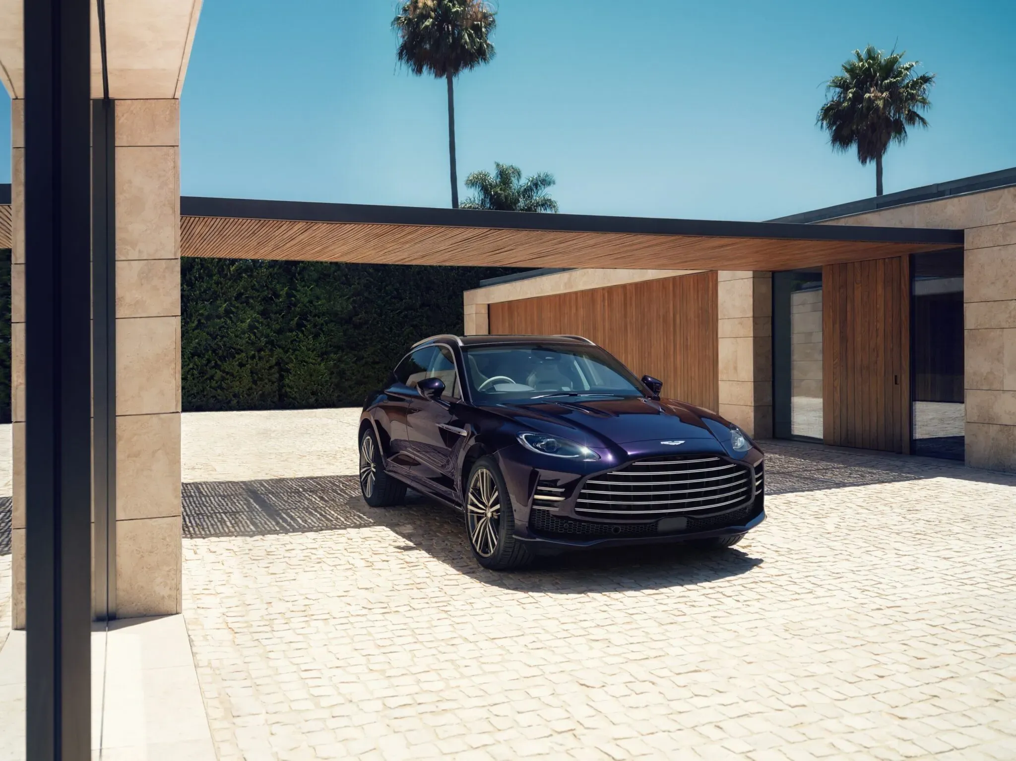 ក្រុមហ៊ុន Aston Martin ប្រកាសបញ្ចេញនូវកំពូលរថយន្ត Aston Martin DBX GT របស់ខ្លួន ជាកំពូលរថយន្ត SUV ទំនើបចុងក្រោយបង្អស់ ដែលមានកម្លាំងរហូតដល់ ៧១៧សេះ!