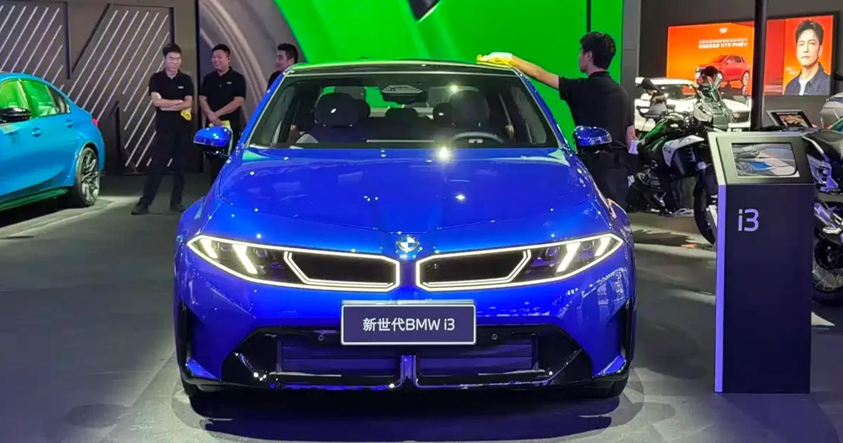 BMW i3 បំពាក់ជាមួយអាគុយយទំហំរហូតដល់ ១០៨ kWh ផលិតសម្រាប់ទីផ្សារប្រទេសចិនរំពឹងថានឹងត្រូវដាក់លក់នៅឆ្នាំ ២០២៧