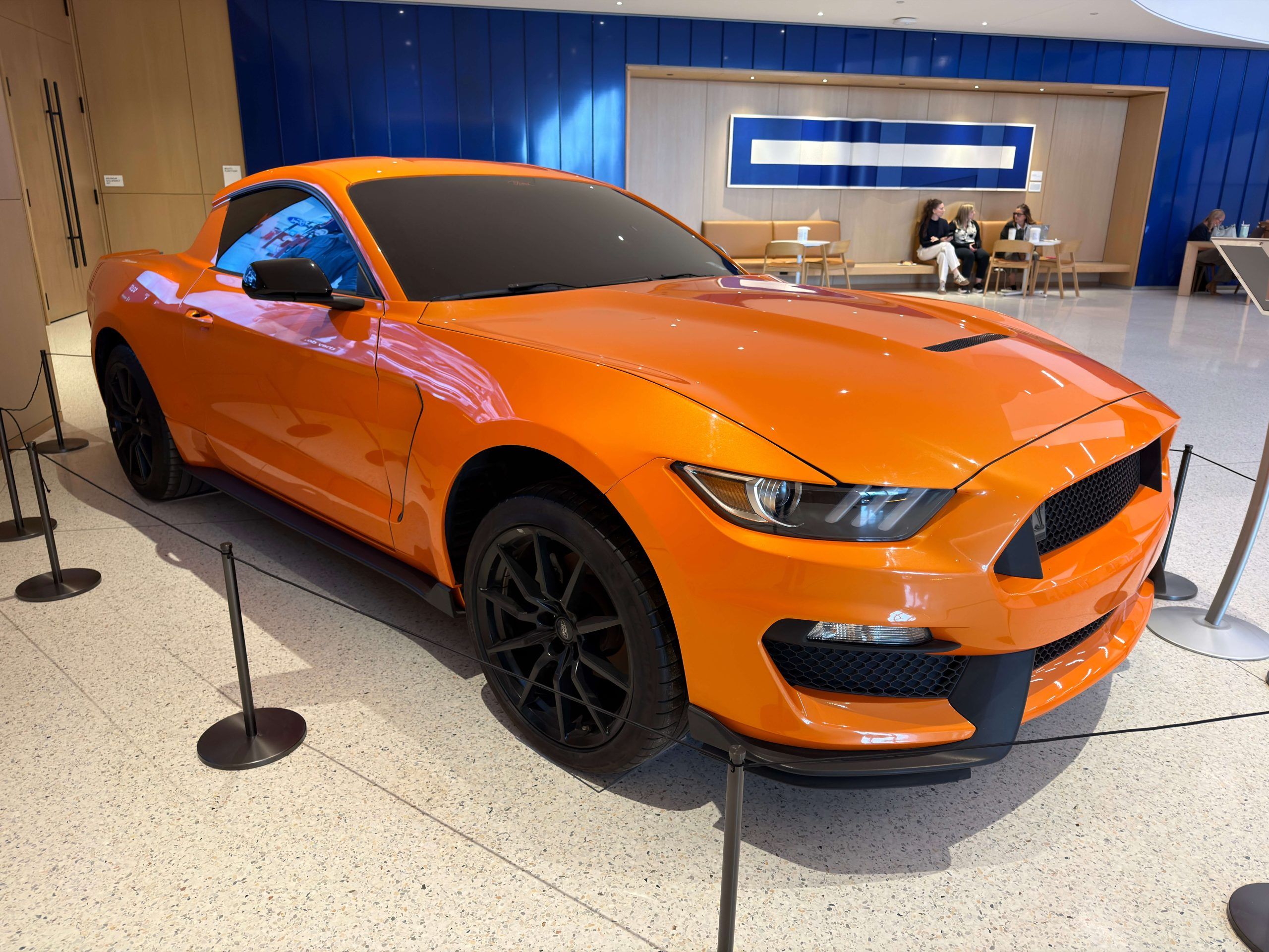 ពិតទេដែលក្រុមហ៊ុន Ford យករថយន្តស្ព័រម៉ូដែល Mustang របស់ខ្លួន មកកែច្នៃជារថយន្តភីកអាប់?